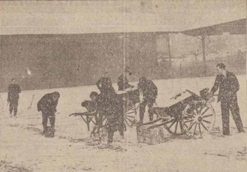 1939 clearing the snow