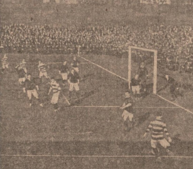 1908-scotland-v-wales-lennie-returning-corner